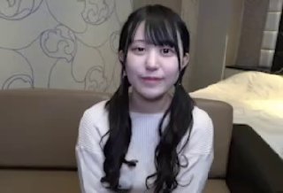 在城里混得不错的小伙带着乡下女友见世面酒店开房不断变换各种体位探索啪啪的滋味